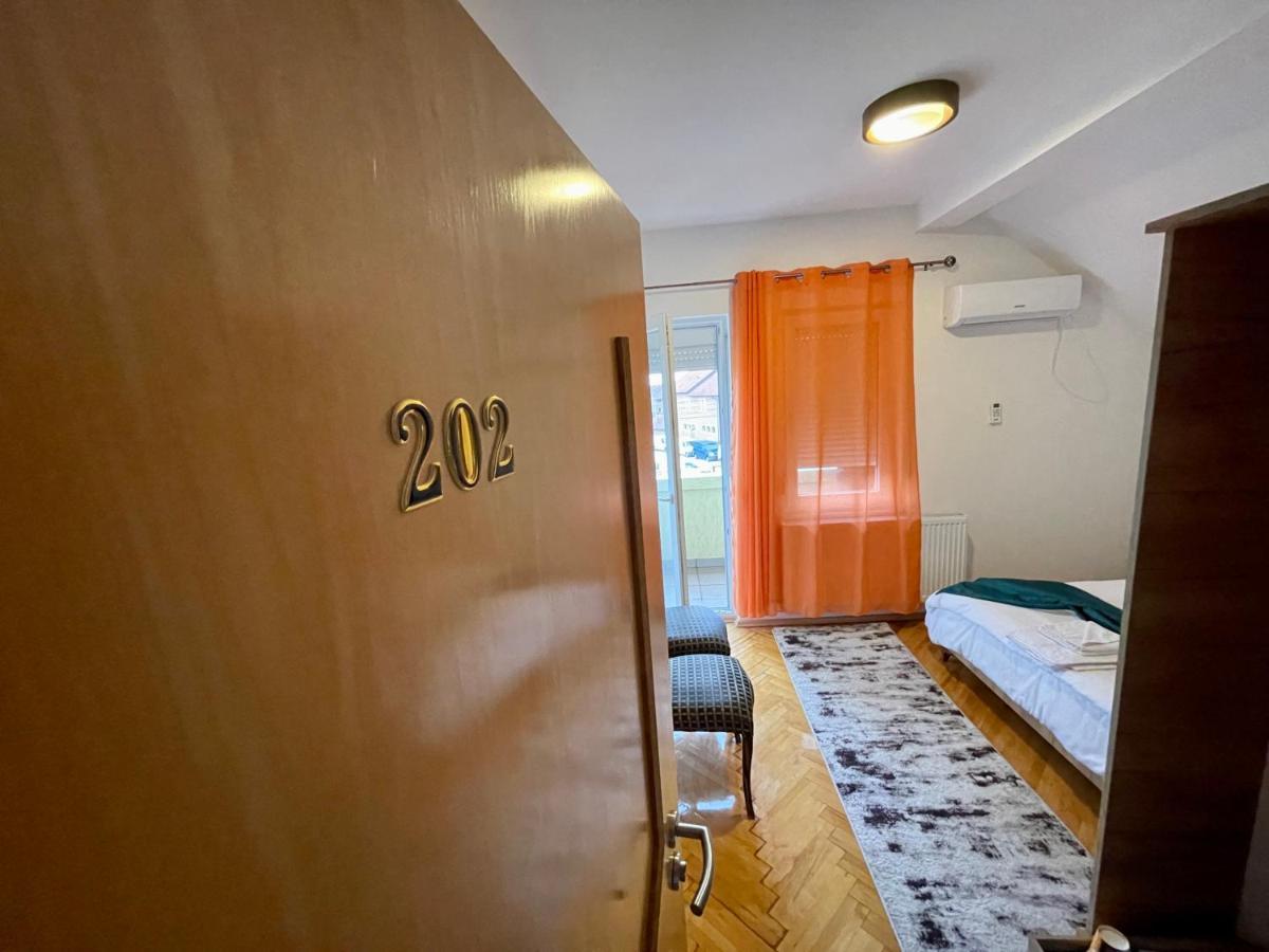 Madigan'S Hotel Kosovo Polje Exteriér fotografie