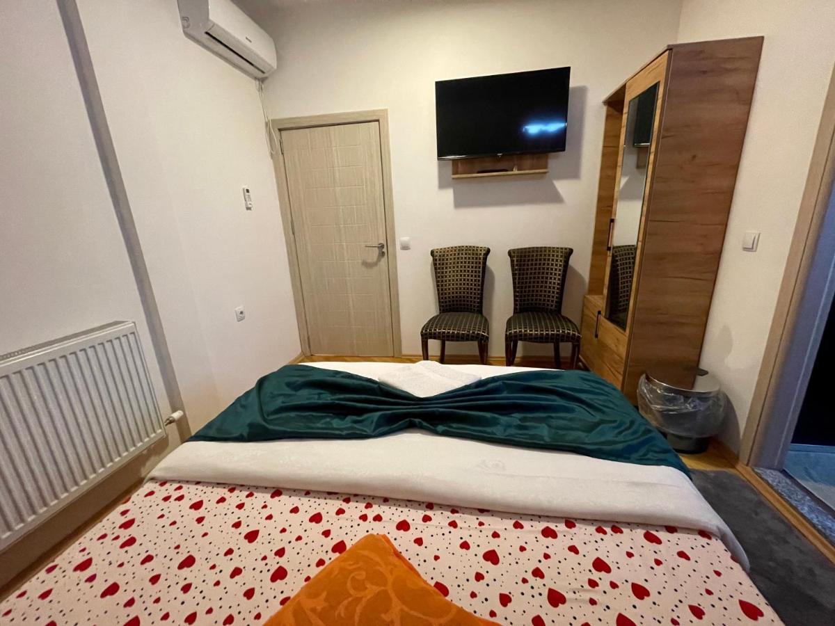 Madigan'S Hotel Kosovo Polje Exteriér fotografie