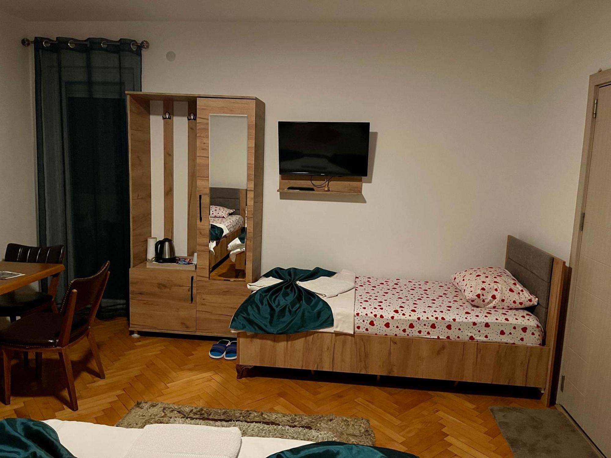 Madigan'S Hotel Kosovo Polje Exteriér fotografie