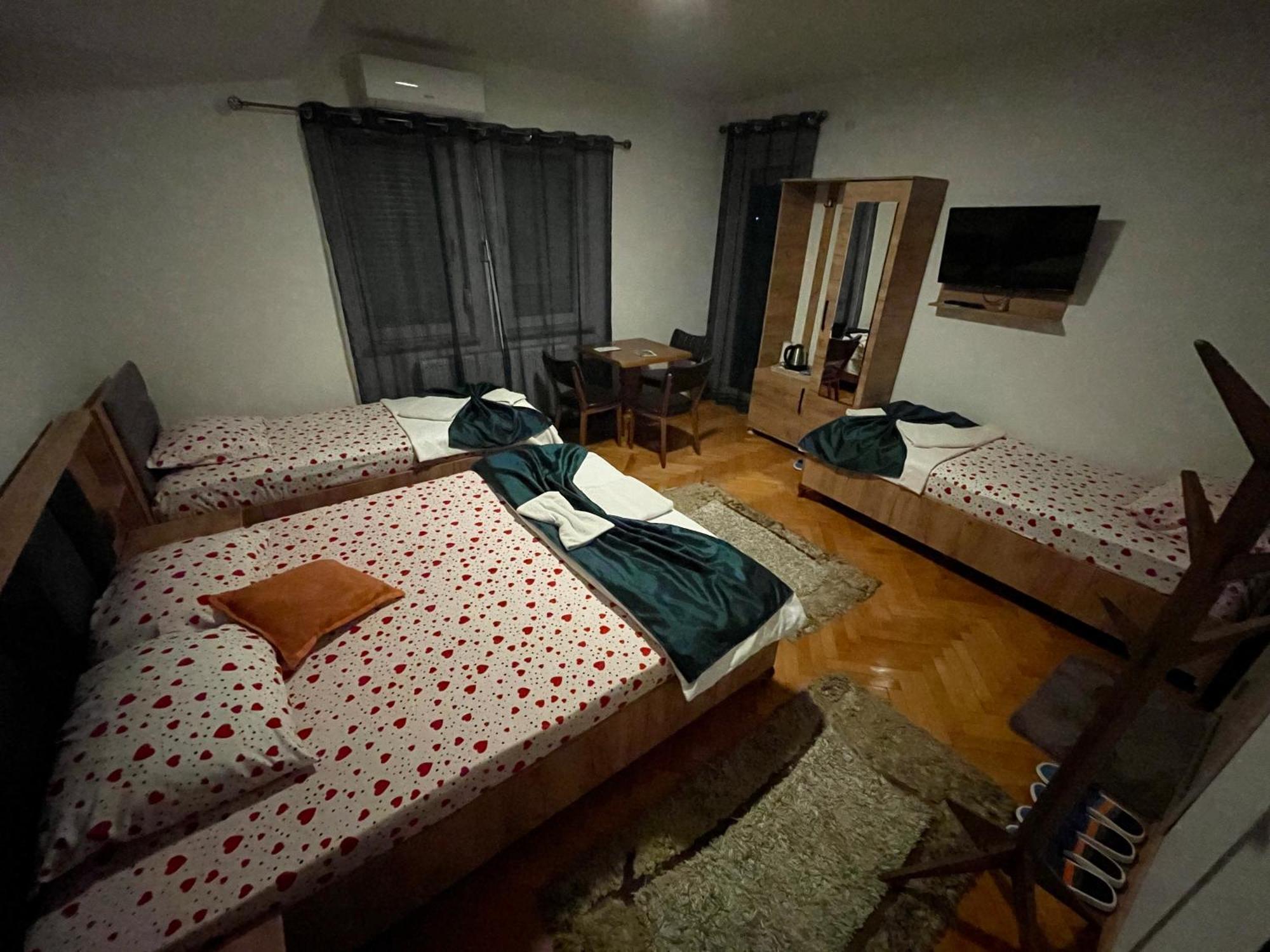 Madigan'S Hotel Kosovo Polje Exteriér fotografie