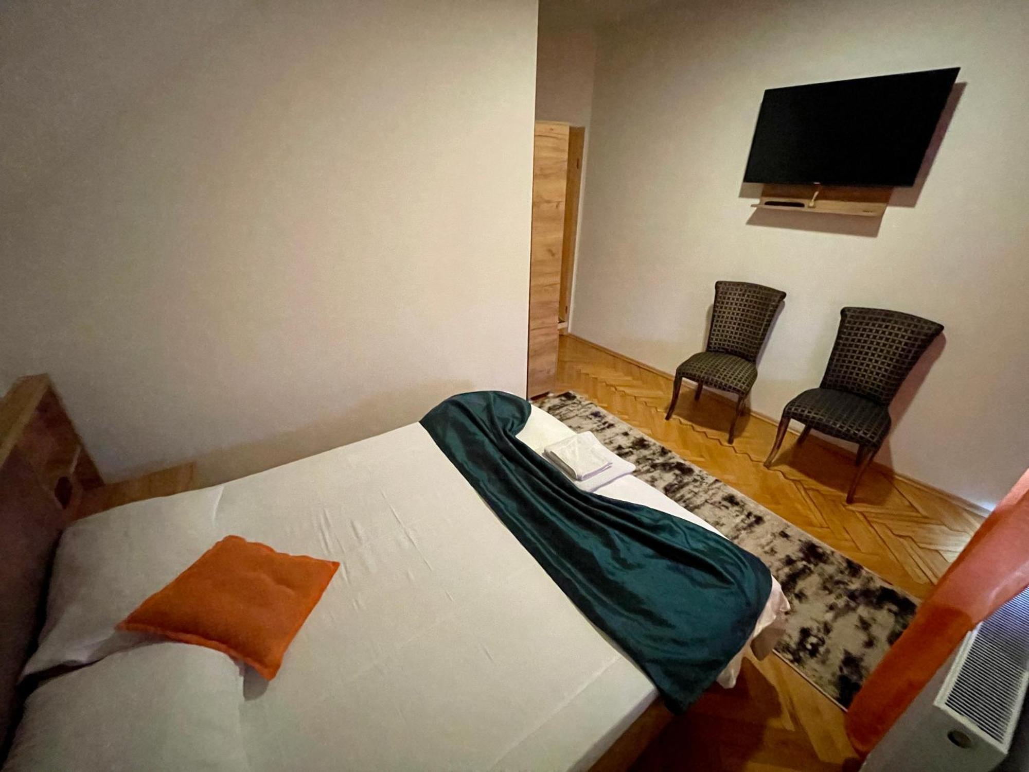 Madigan'S Hotel Kosovo Polje Exteriér fotografie