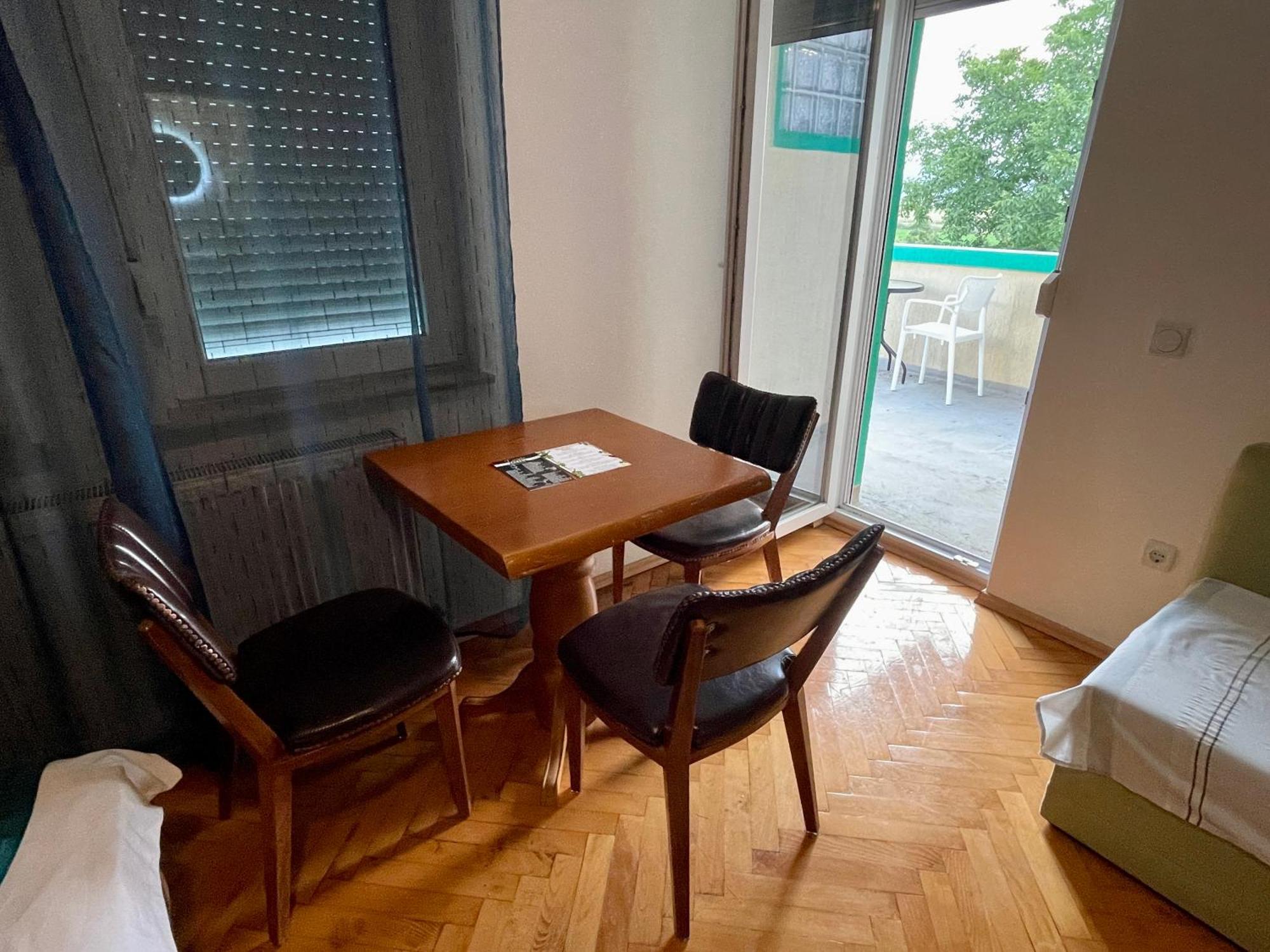 Madigan'S Hotel Kosovo Polje Exteriér fotografie