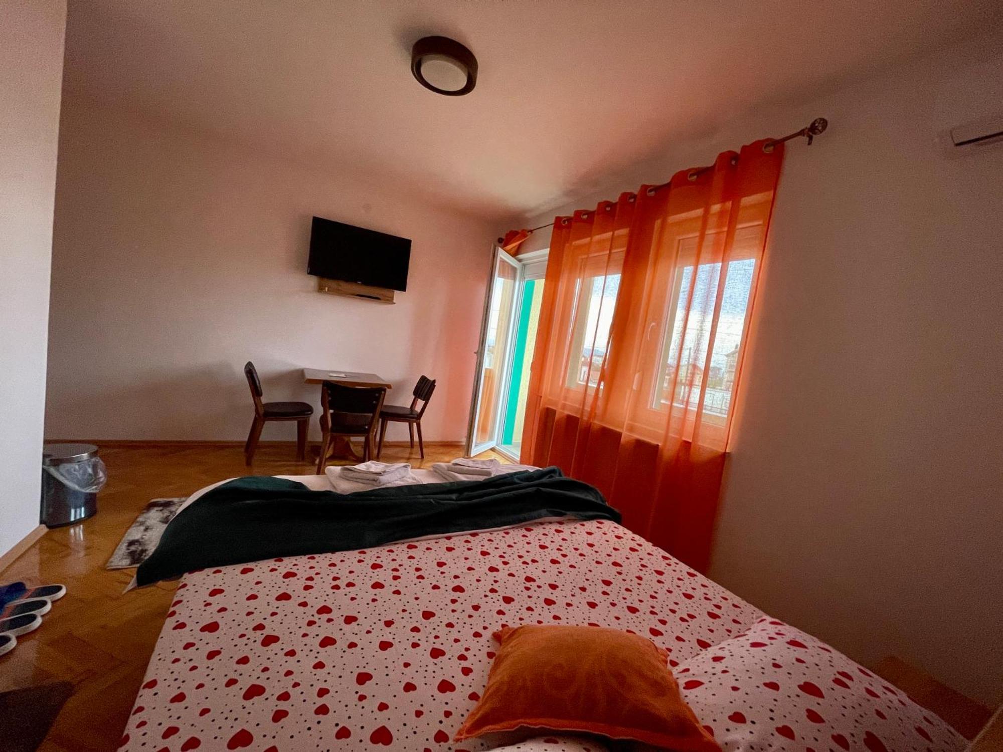 Madigan'S Hotel Kosovo Polje Exteriér fotografie