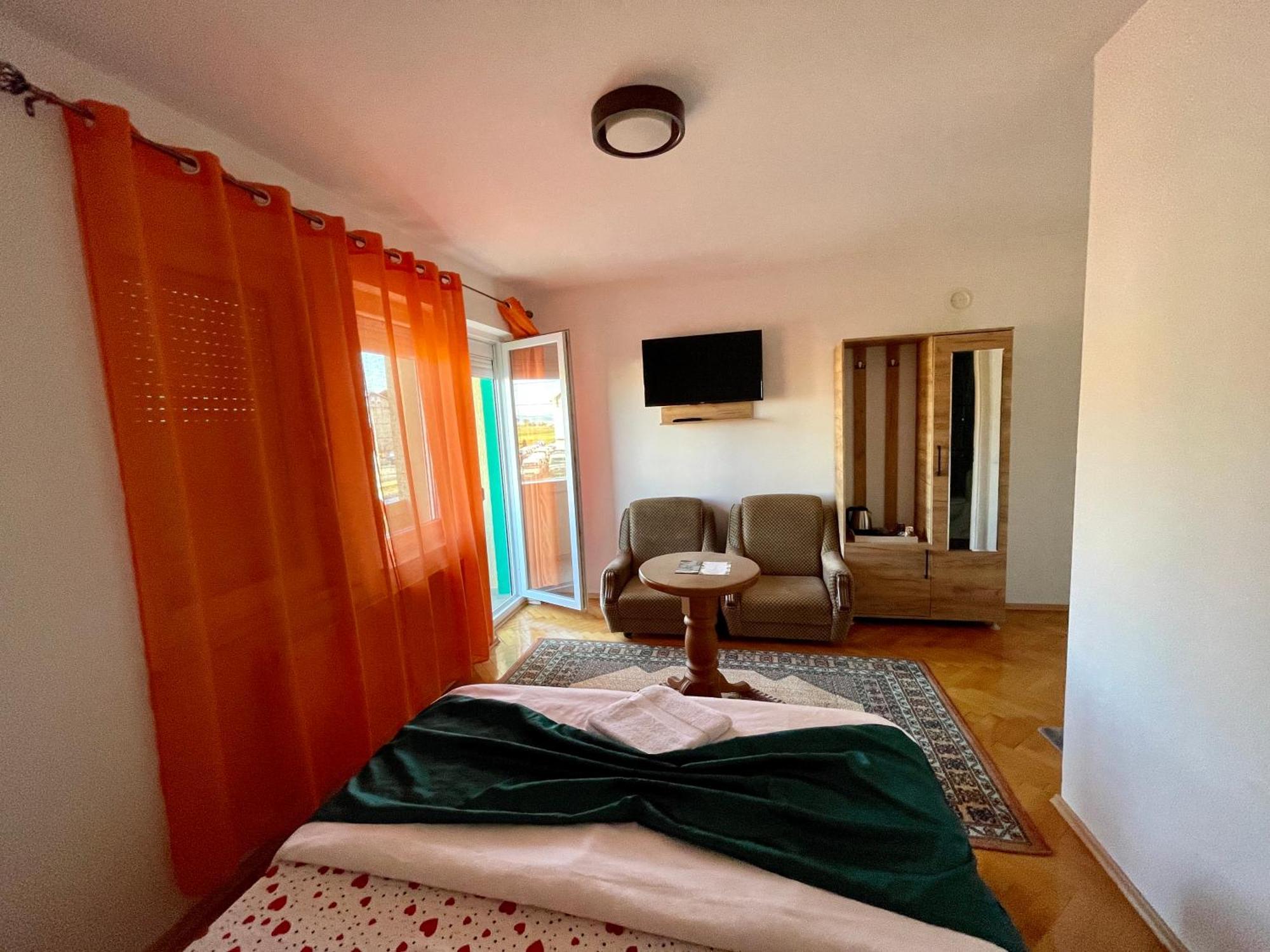 Madigan'S Hotel Kosovo Polje Exteriér fotografie