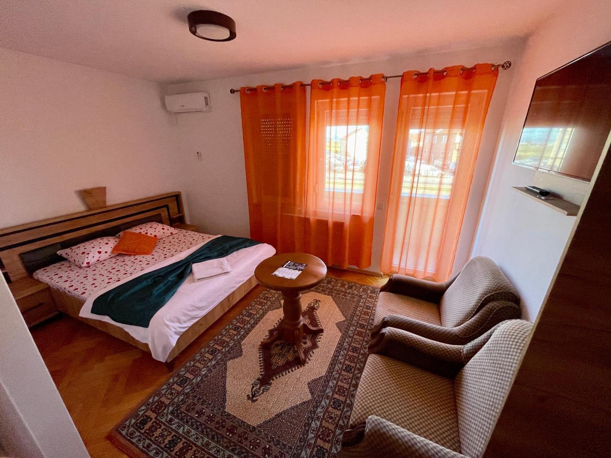 Madigan'S Hotel Kosovo Polje Exteriér fotografie