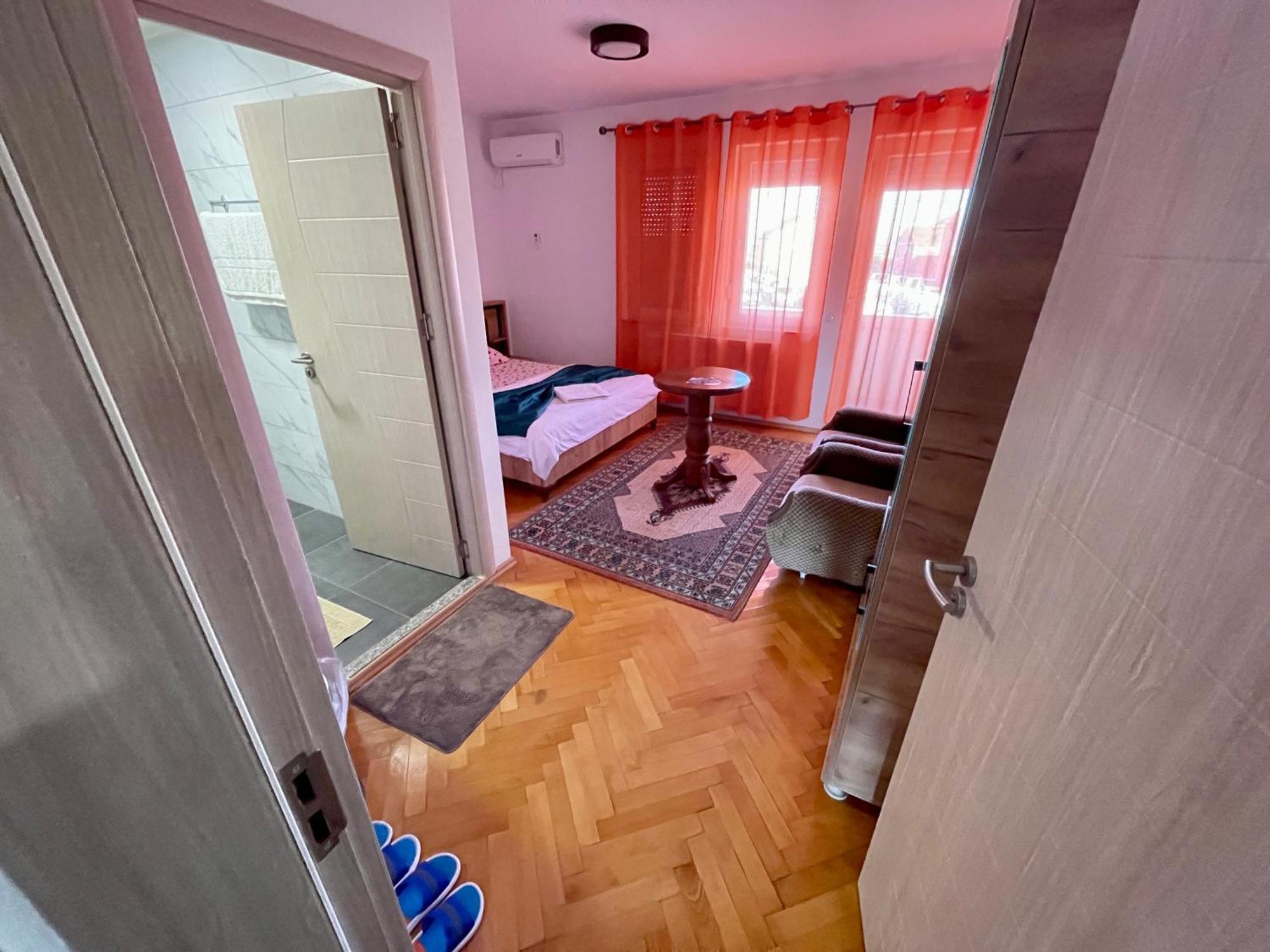 Madigan'S Hotel Kosovo Polje Exteriér fotografie